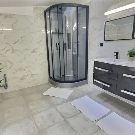 Apartment Plein Centre 8pers 4ch 2sdb, Terrasse, Billard Roe