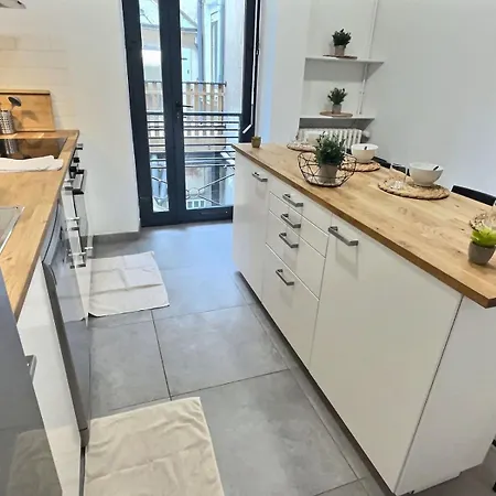 Apartment Plein Centre 8pers 4ch 2sdb, Terrasse, Billard Roe Angers